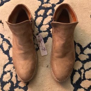 Brown number 9 short boots